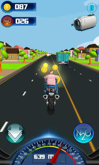 Piloto de moto no tráfego de cidade